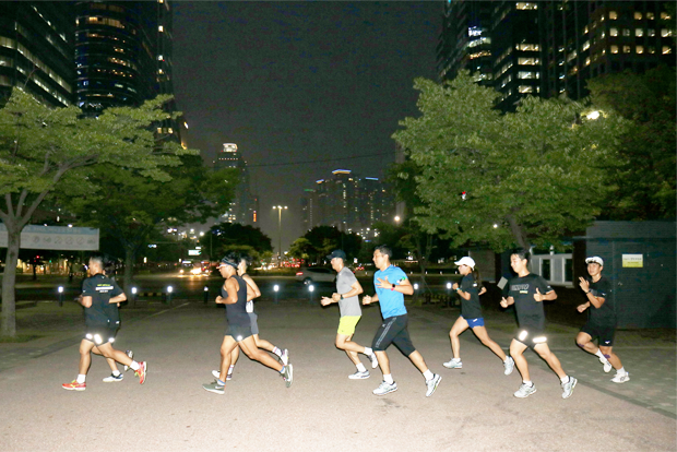 여의도공원에서 펼쳐진 MRTK의 야간 도심 달리기
