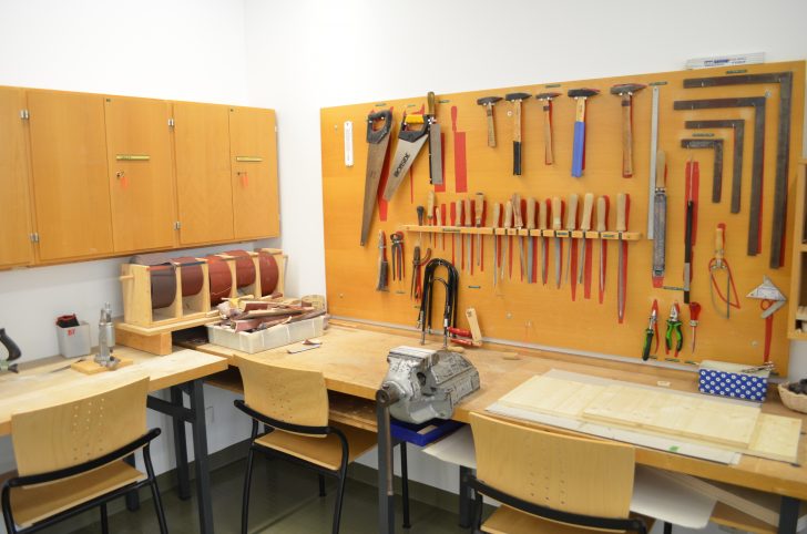 ▲ 목공과 관련된 장비와 재료를 통해 직업재활 훈련을 받을 수 있는 작업치료실