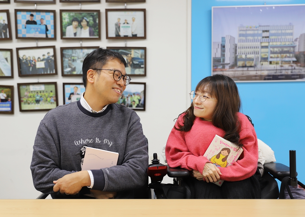 박윤영 작가(오른쪽)와 채준우 작가