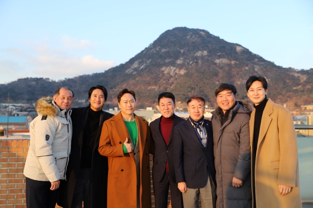 푸르메재단 백경학 상임대표와 혼다코리아 이지홍 대표 및 혼다코리아 앰버서더 5인