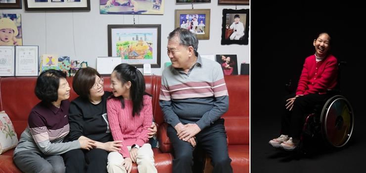 (왼쪽) 할아버지, 할머니와 함께 있는 은영이, (오른쪽) 푸르메어린이재활병원에서 박성관 작가가 촬영해 준 은영이 모습&nbsp;