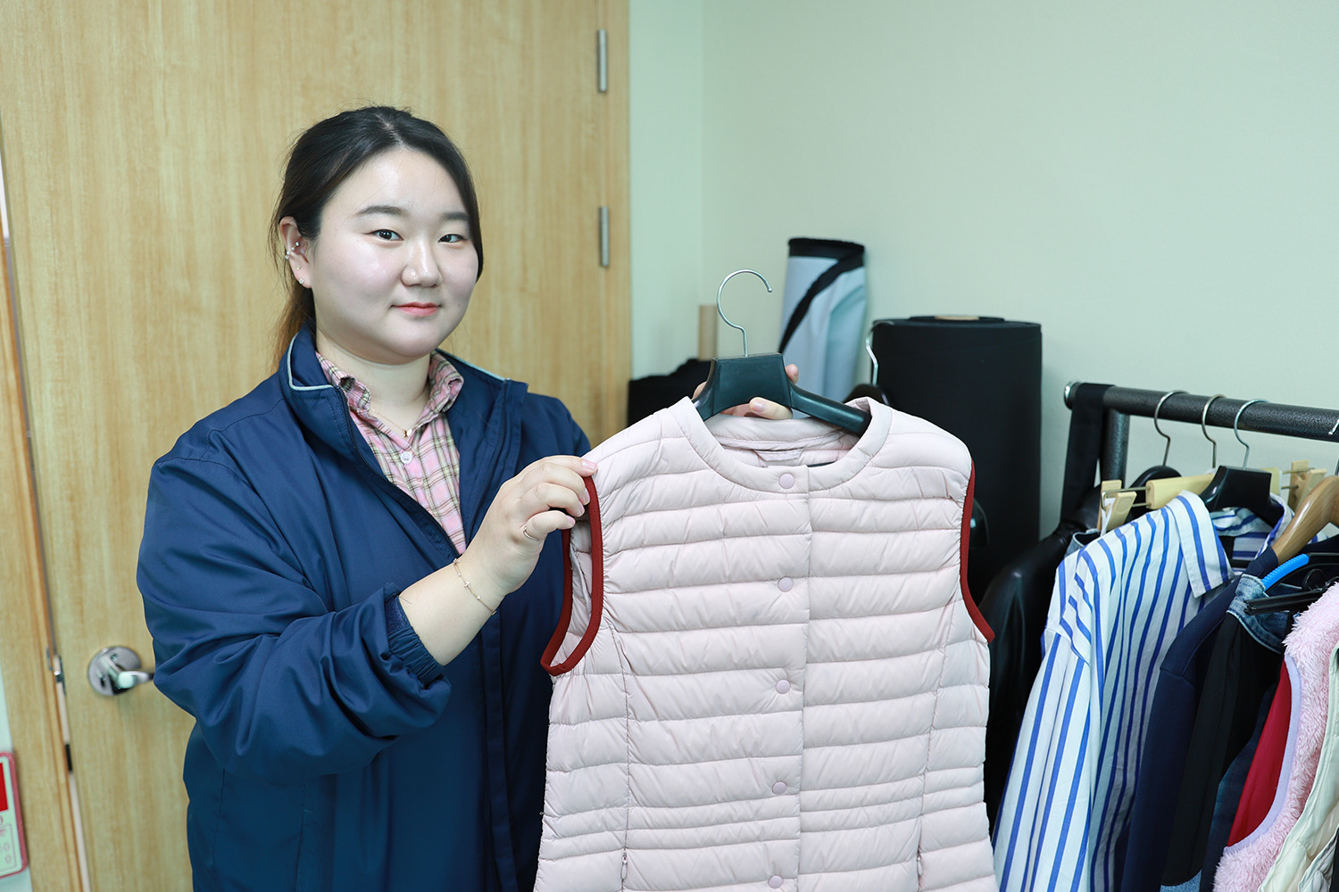 장애인 의류 리폼 사업을 담당하는 서울시동남보조기기센터 이보미 작업치료사