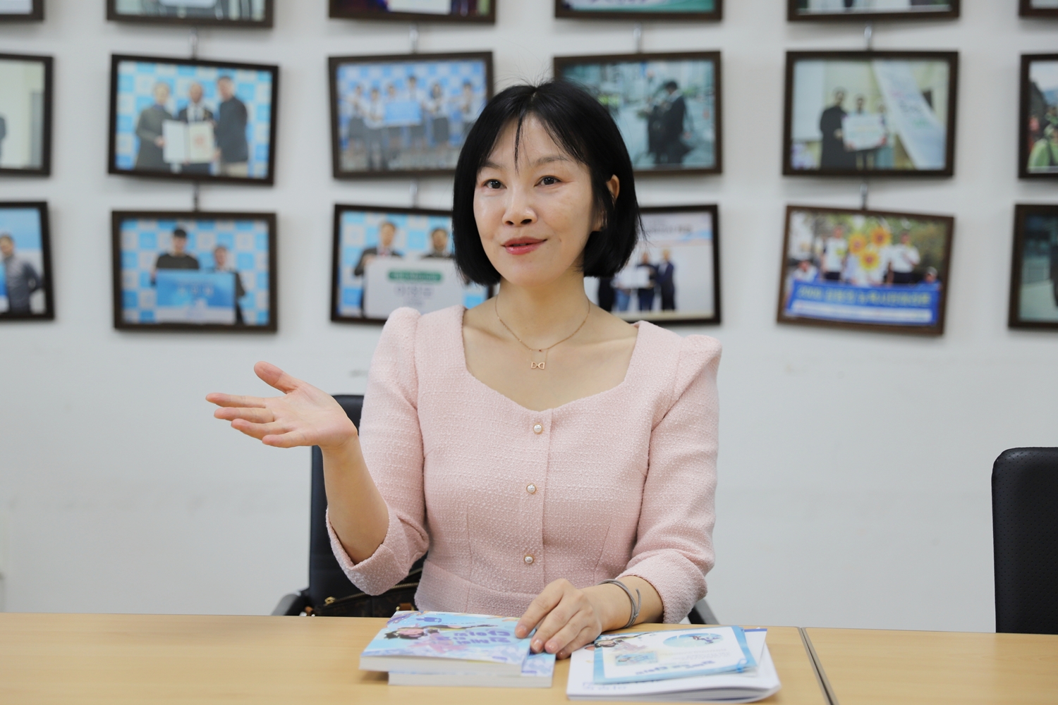 <휠체어 타고 다이빙>을 쓴 이영미 작가