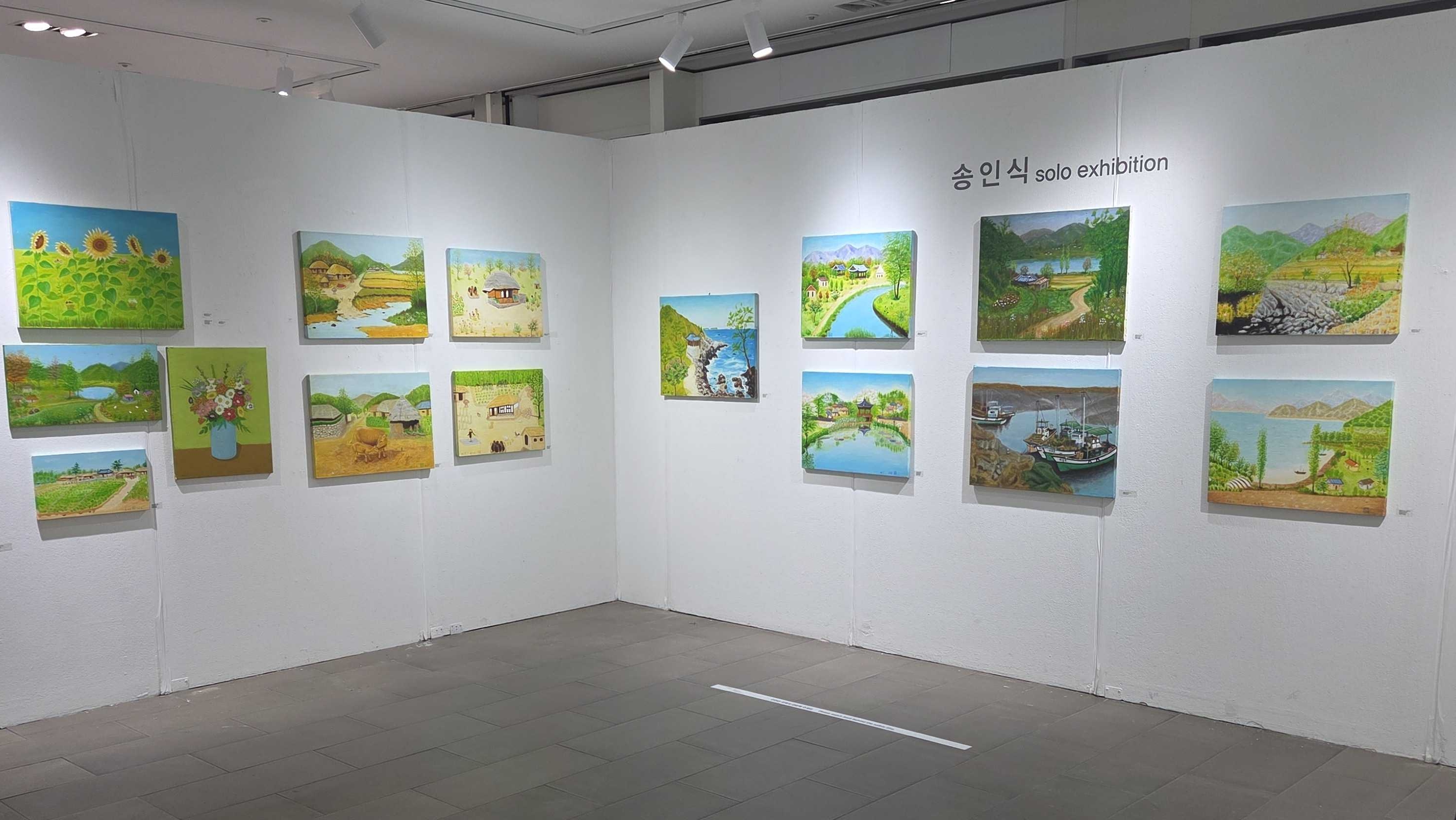 8월 3~31일 서울 문정동 엠아트센터에서 진행된 &lsquo;송인식 개인전&rsquo; 현장